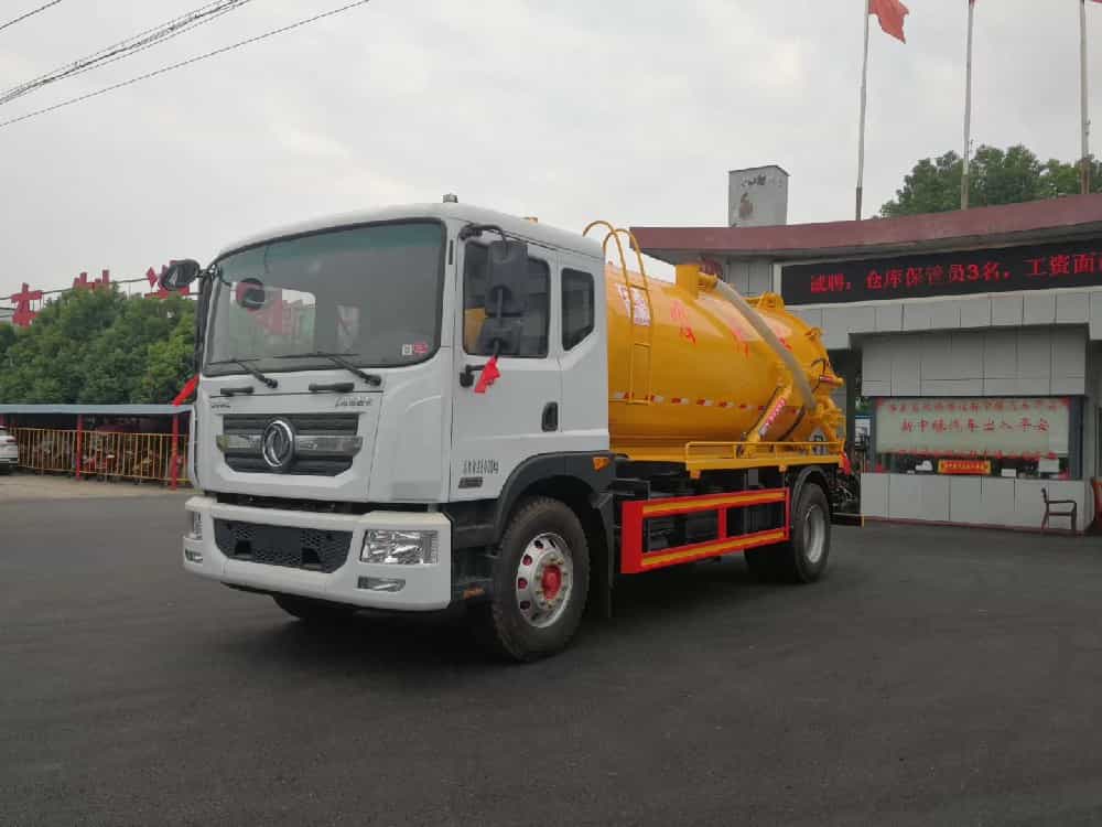 東風D9吸污車