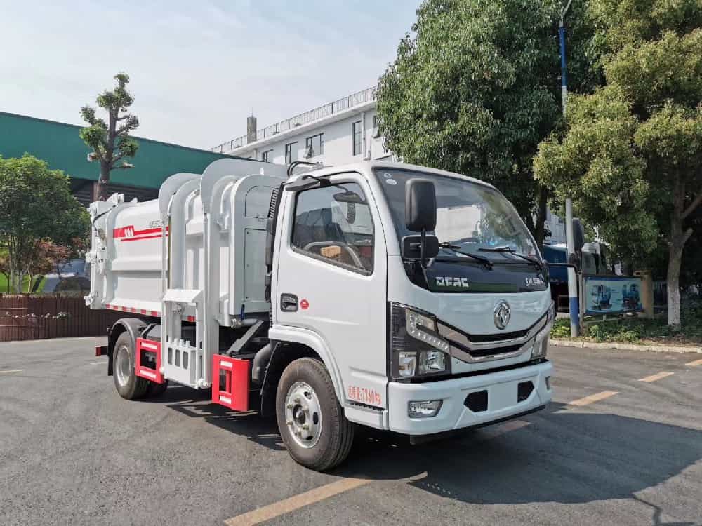 多利卡5-6方自裝卸式垃圾車