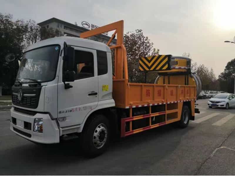 東風天錦防撞車