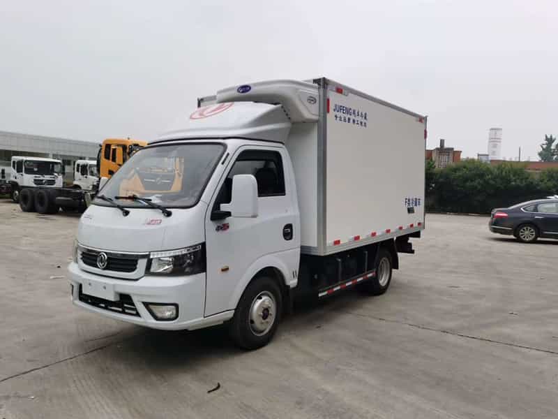 東風途逸汽油冷藏車