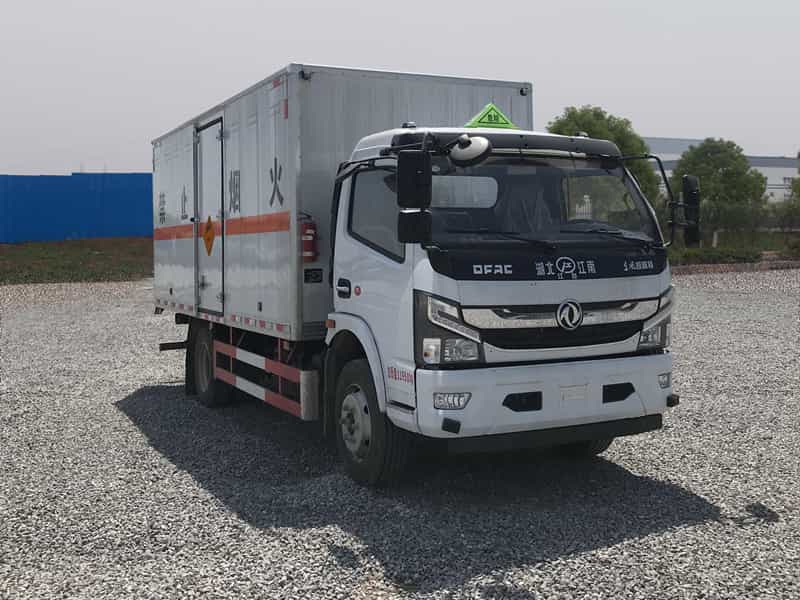 東風多利卡5.15M爆破器材運輸車