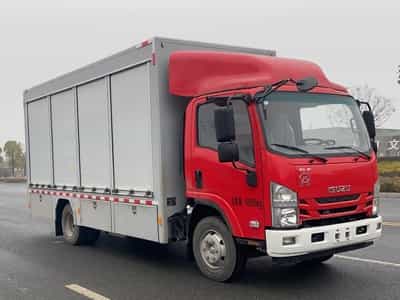 五十鈴裝備車