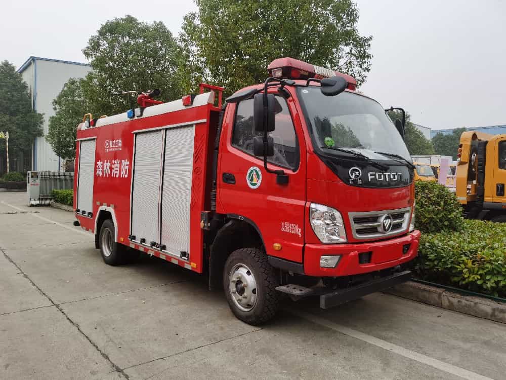 福田四驅2.5噸水罐消防車