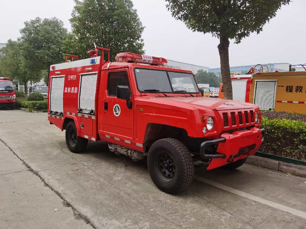 北汽勇士四驅1噸水罐消防車