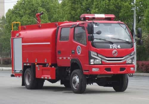 東風四驅4.5噸水罐消防車